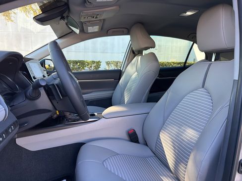 Used 2024 Toyota Camry SE image 8