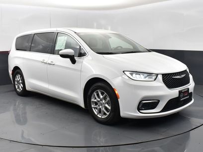 Used 2023 Chrysler Pacifica Touring-L