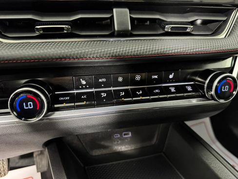 Used 2025 Chevrolet Equinox RS w/ Safety and Technology Package image 21