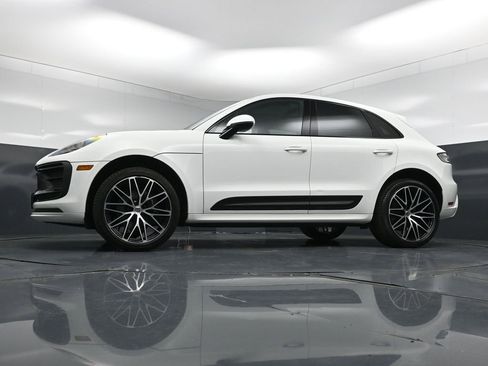 Used 2025 Porsche Macan AWD/4WD image 21