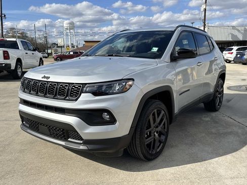 New 2026 Jeep Compass Latitude image 3