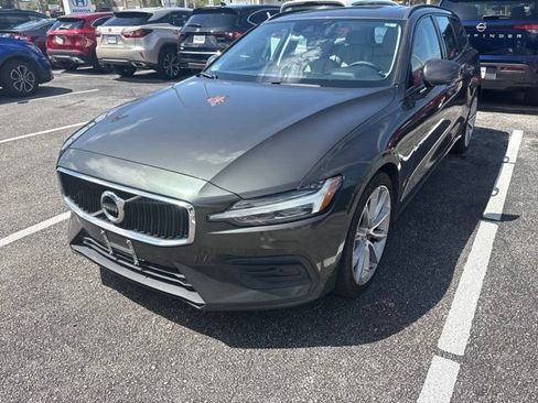 Used 2020 Volvo V60 T5 Momentum FWD image 1