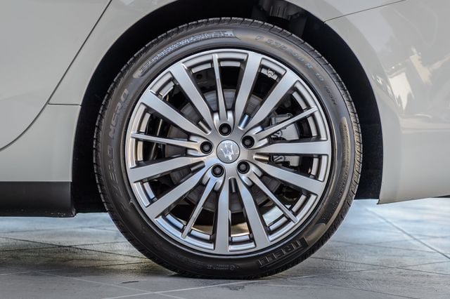 Used 2018 Maserati Ghibli RWD image 13