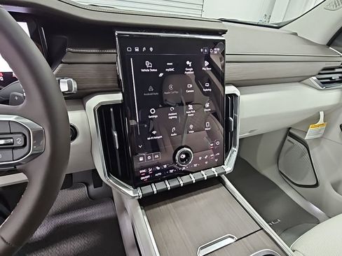 New 2026 GMC Acadia Denali w/ Super Cruise Package FWD image 12