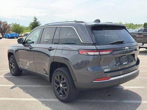 Used 2022 Jeep Grand Cherokee Limited AWD/4WD image 3