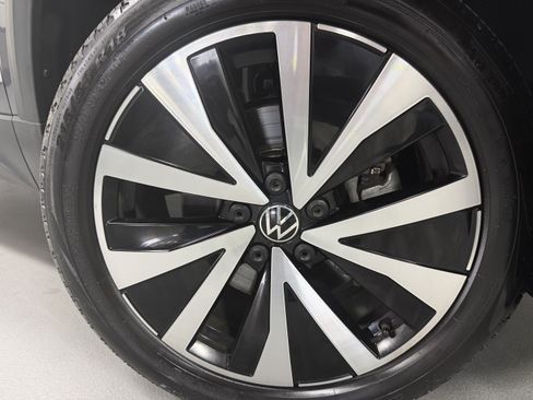 Certified 2023 Volkswagen Taos SE w/ Panoramic Sunroof Package FWD image 25