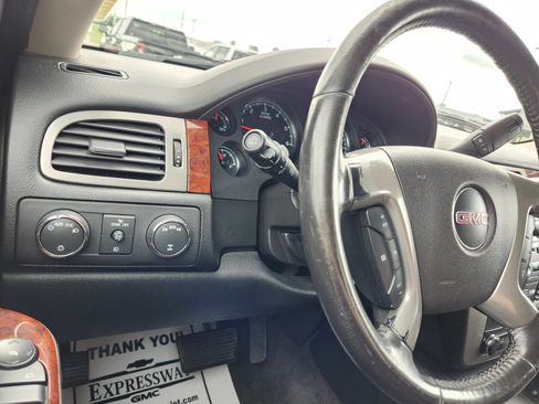 Used 2013 GMC Yukon XL SLT AWD/4WD image 25