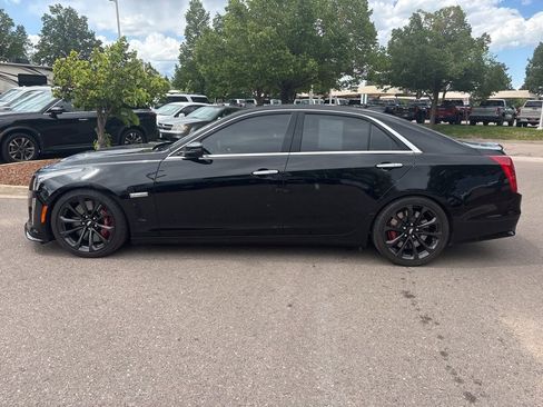 Used 2018 Cadillac CTS V w/ Luxury Package RWD image 2