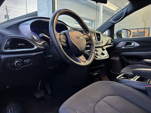 Used 2018 Chrysler Pacifica Touring Plus w/ S Appearance Package image 30