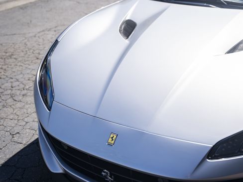 Used 2019 Ferrari Portofino image 19