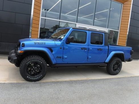 New 2025 Jeep Gladiator Willys image 2
