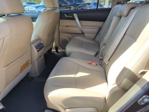 Used 2013 Toyota Highlander SE image 27