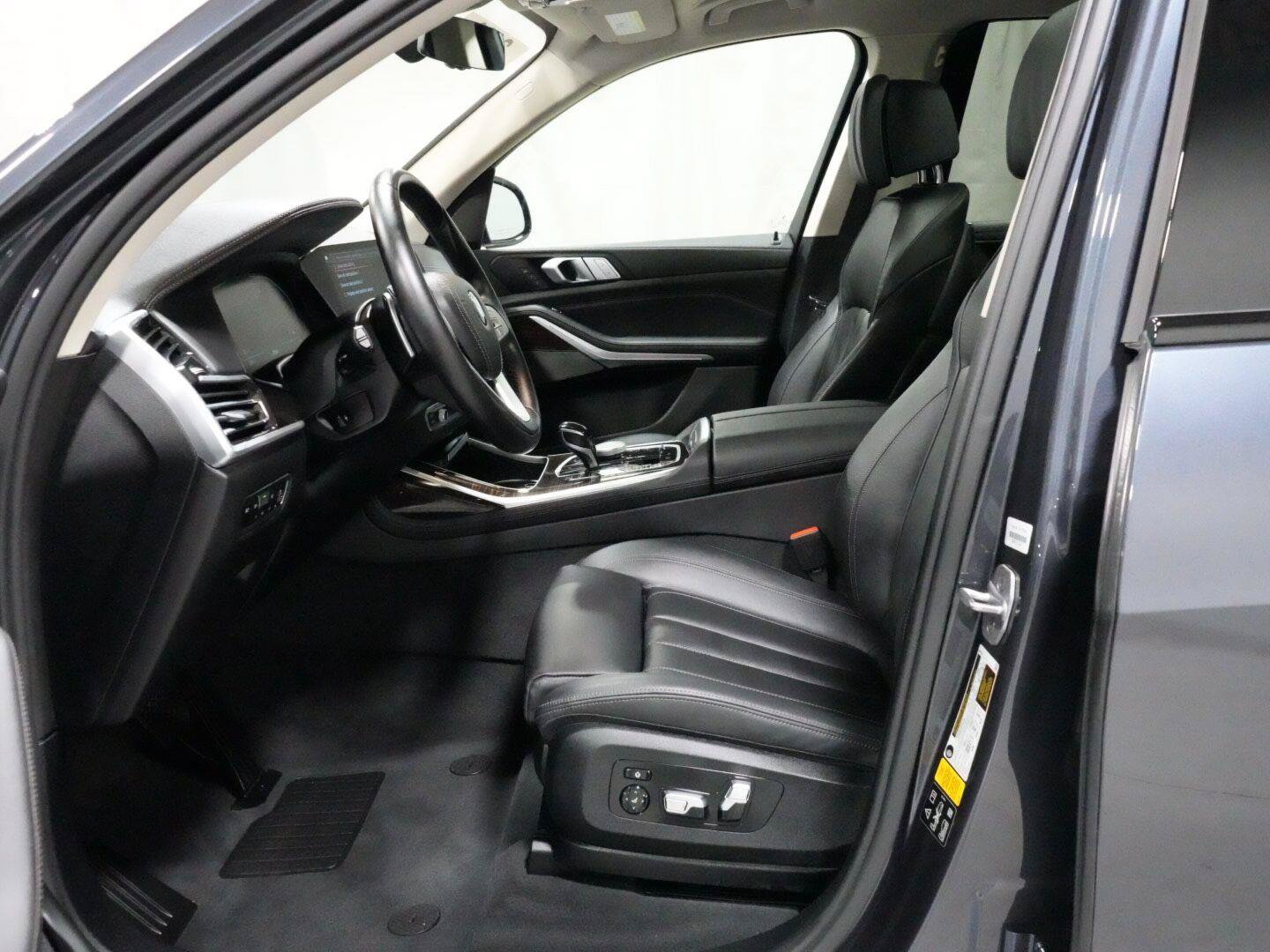 Used 2020 BMW X7 xDrive40i w/ Premium Package AWD/4WD image 2