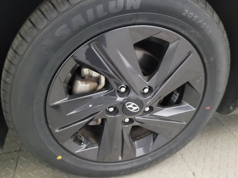 Used 2023 Hyundai Elantra SEL w/ Cargo Package FWD image 31