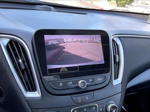 Used 2022 Chevrolet Malibu LT FWD image 21