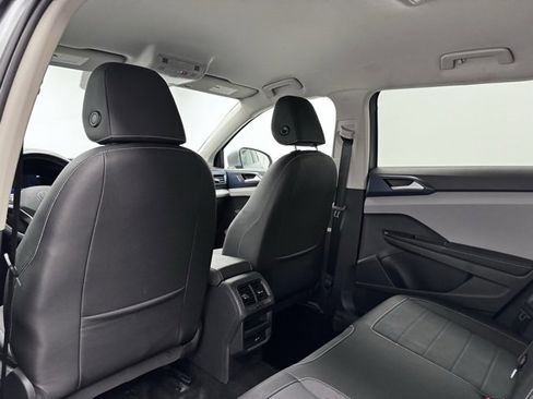 Used 2024 Volkswagen Taos SE image 25