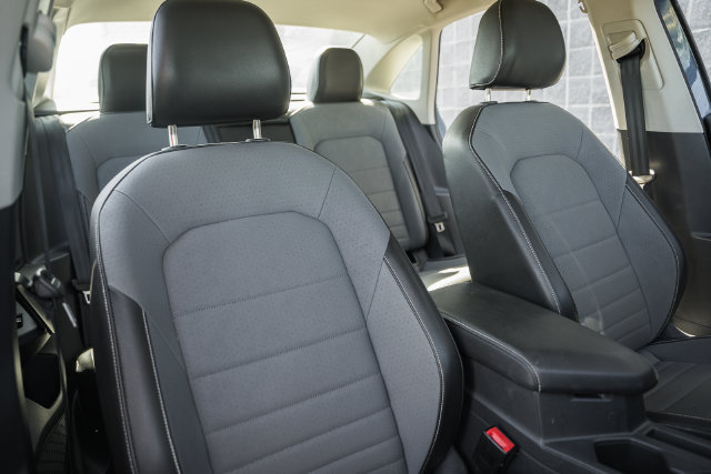 Used 2025 Volkswagen Jetta SE FWD image 38