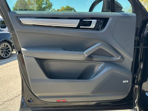 Used 2022 Porsche Cayenne E-Hybrid Coupe image 15