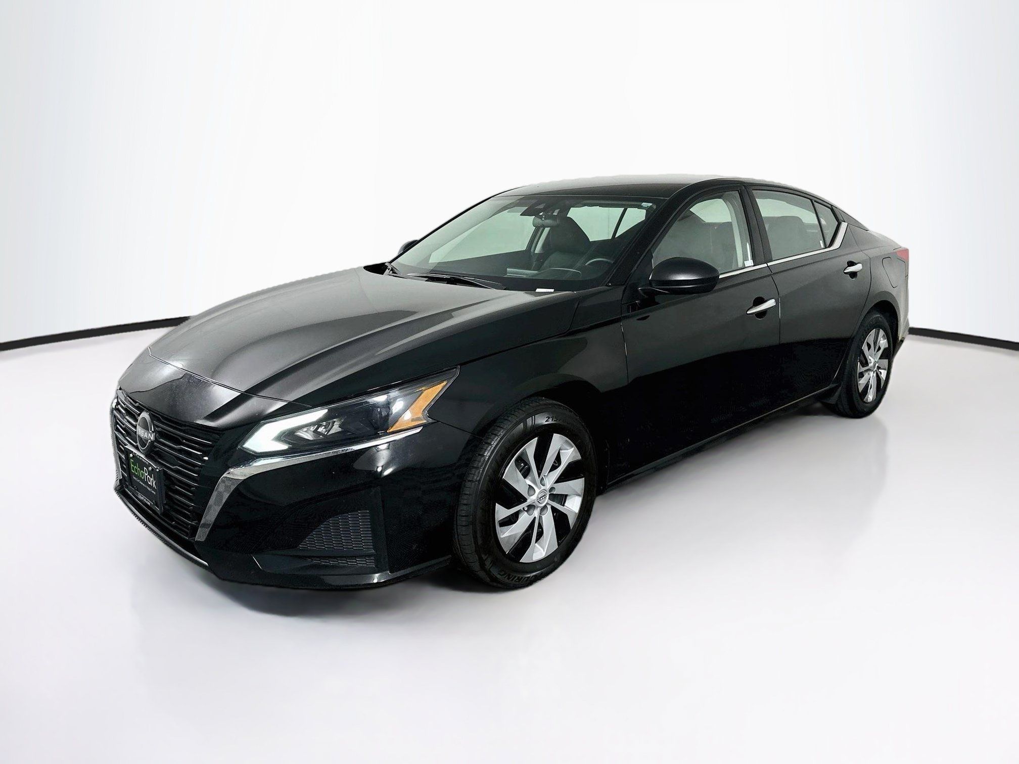 Used 2024 Nissan Altima 2.5 S FWD image 3