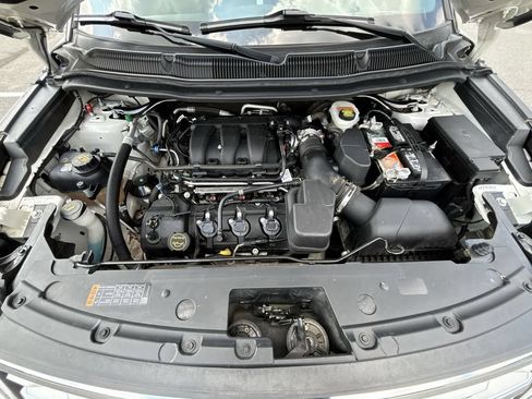 Used 2018 Ford Explorer XLT FWD image 17