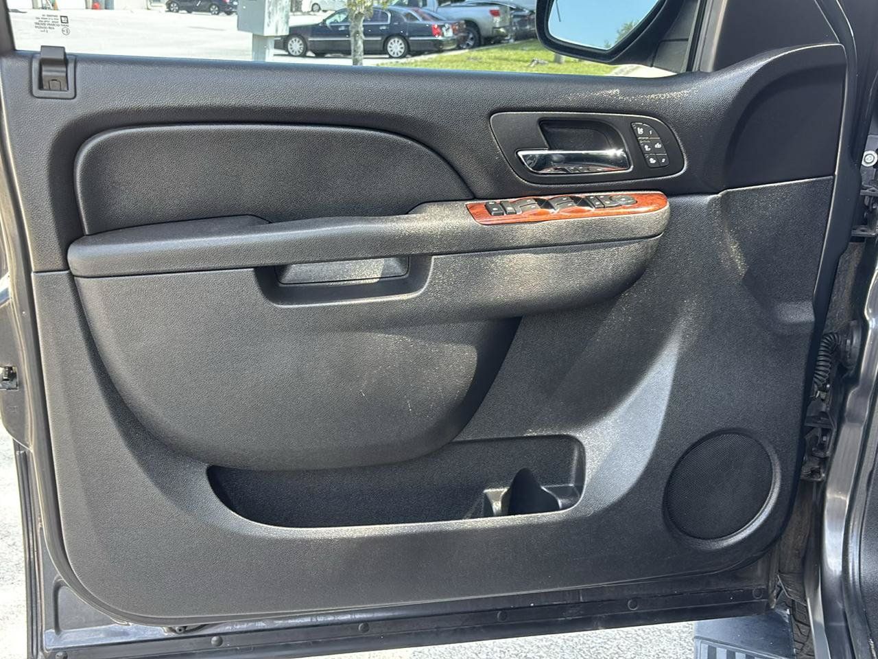 Used 2011 Chevrolet Avalanche LTZ AWD/4WD image 11