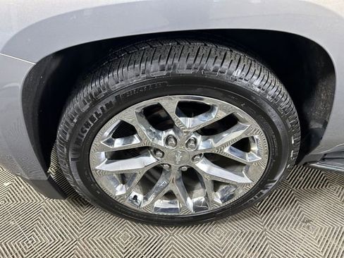 Used 2017 Chevrolet Suburban Premier image 11