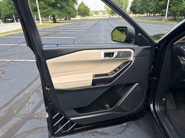 Used 2020 Ford Explorer XLT w/ Equipment Group 202A AWD/4WD image 11