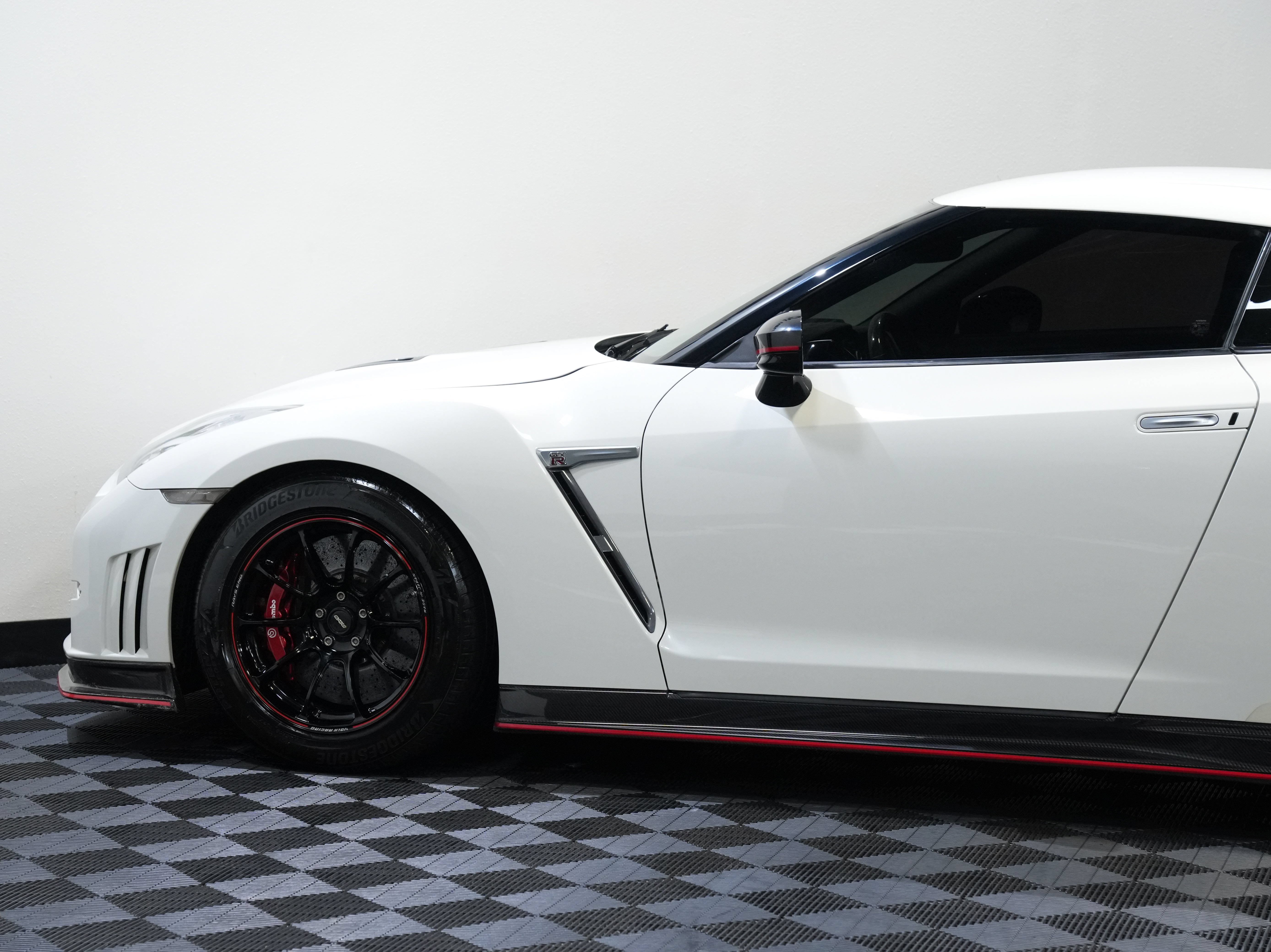 Used 2016 Nissan GT-R NISMO AWD/4WD image 21