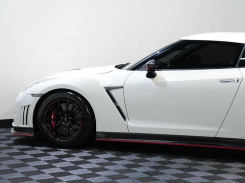 Used 2016 Nissan GT-R NISMO AWD/4WD image 21