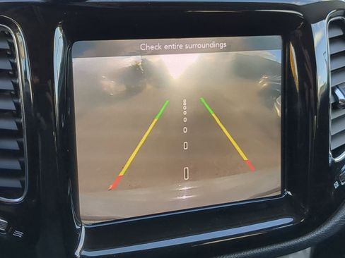 Used 2020 Jeep Compass Limited image 30