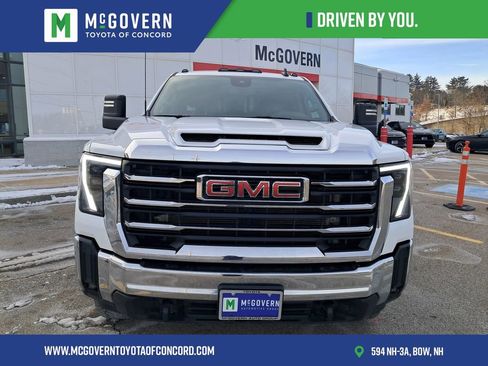 Used 2024 GMC Sierra 3500 SLE w/ SLE Value Package image 7