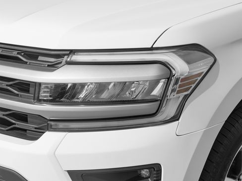 Used 2023 Ford Expedition XLT RWD image 49