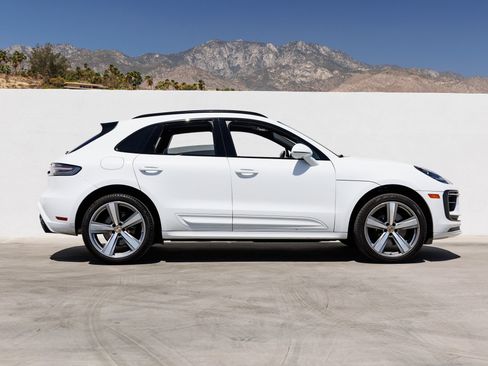 Certified 2022 Porsche Macan S AWD/4WD image 8