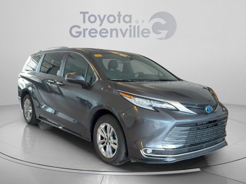 Certified 2025 Toyota Sienna Limited AWD/4WD image 8