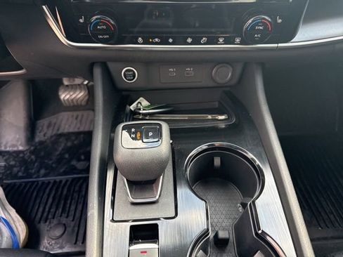 Used 2023 Nissan Rogue SV w/ SV Premium Package image 22