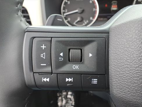 Certified 2025 Nissan Rogue SV image 26