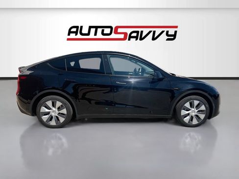 Used 2024 Tesla Model Y Long Range AWD/4WD image 8