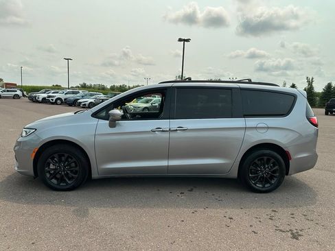 Used 2021 Chrysler Pacifica Limited w/ S Appearance Package AWD/4WD image 36