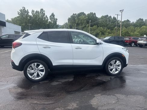 Used 2024 Buick Encore GX Preferred w/ Comfort Package AWD/4WD image 2
