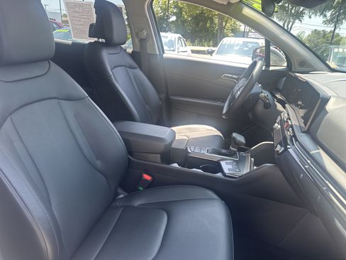 Used 2026 Kia Sportage EX FWD image 13