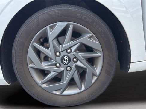 Used 2024 Hyundai Elantra SEL FWD image 30