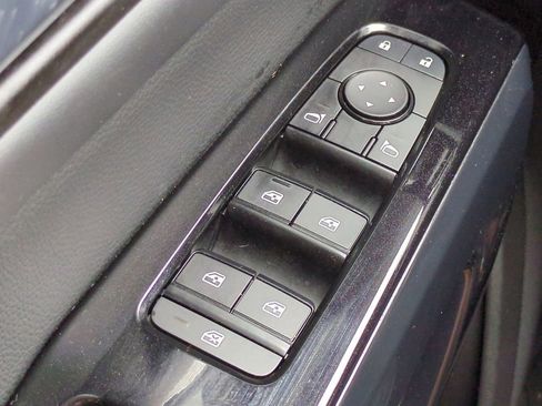 Certified 2022 Nissan Pathfinder SV image 24