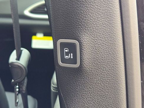 New 2026 Chrysler Pacifica Select image 12