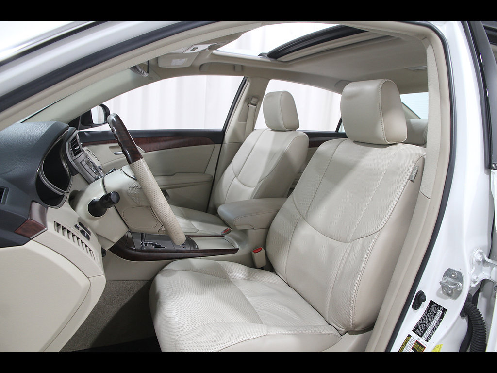 Used 2011 Toyota Avalon Limited FWD image 5