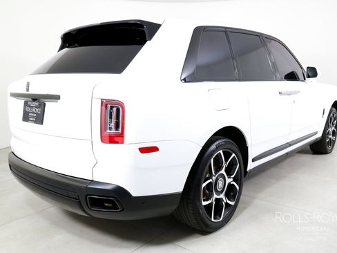 Used 2021 Rolls-Royce Cullinan Black Badge image 2