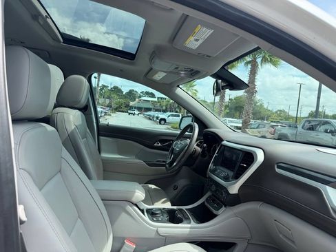Used 2020 GMC Acadia SLT w/ Trailering Package FWD image 17
