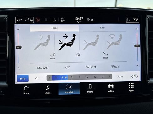 Used 2023 Chrysler Pacifica Touring-L image 13