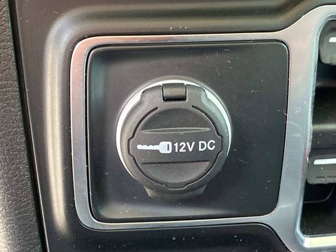 Used 2022 Jeep Wrangler Unlimited Sahara w/ Cold Weather Group AWD/4WD image 32