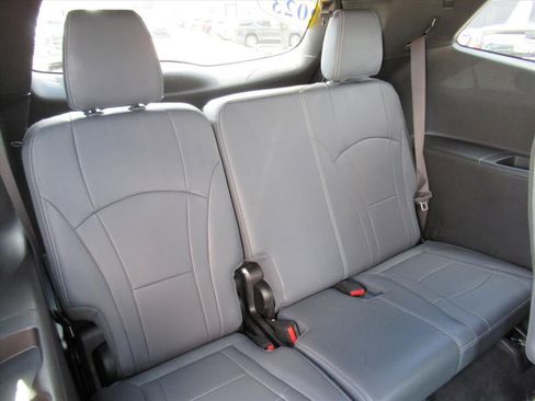 Certified 2023 Buick Enclave Essence image 16