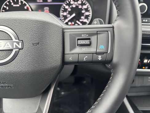 Used 2025 Nissan Rogue SV image 15